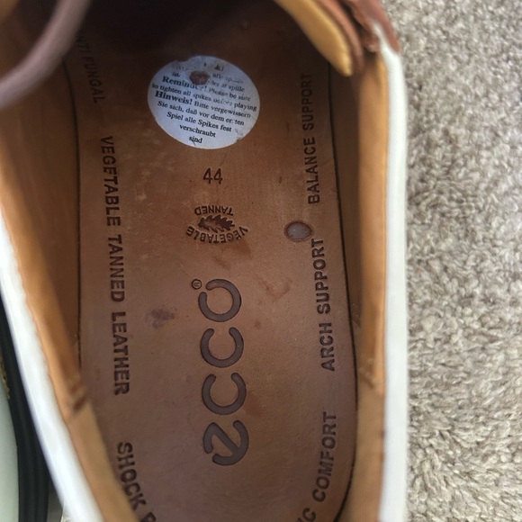 ECCO men’s vegetable tanned leather two tone golf/spike shoes. Arch Support. 44 - Picture 5 of 14